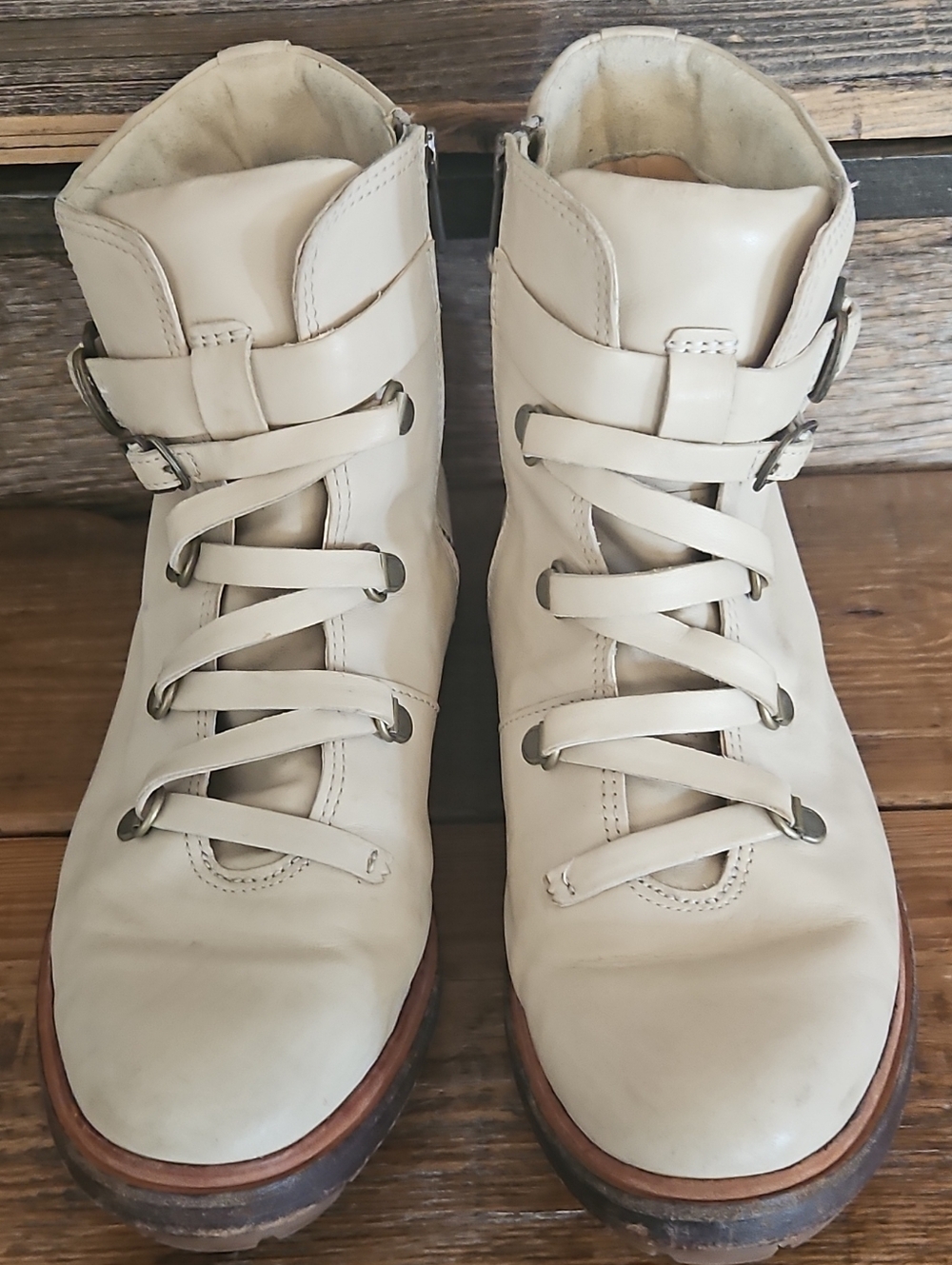 Timberland Women's Cream Lace-Up Ankle Boots with Buckle